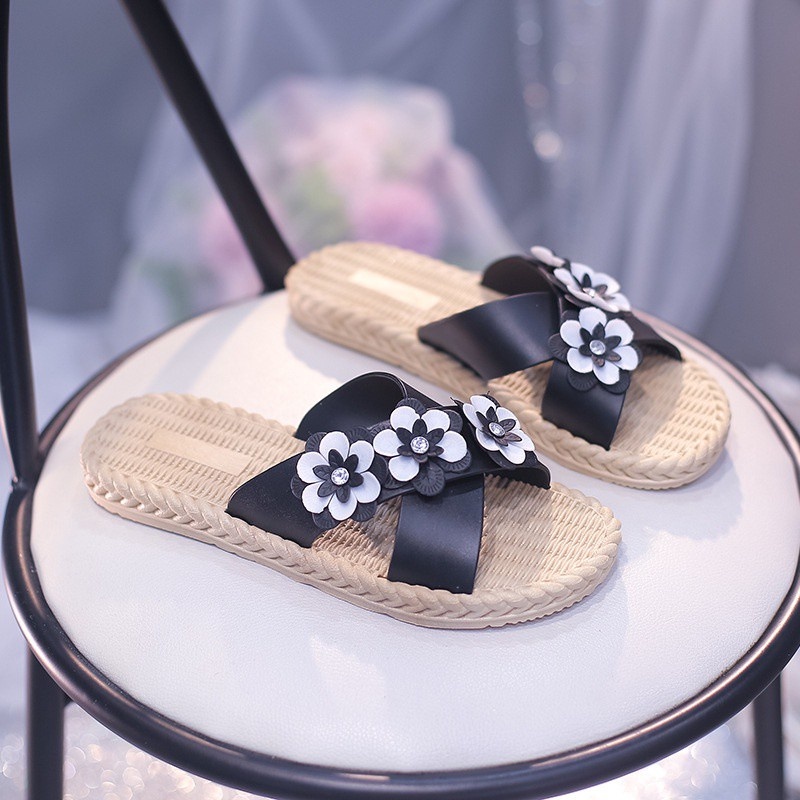 ☎☬ ✨READY STOCK✨2022 New Women Slippers Indoor and Outdoor Fashion Wear-resistant Non-slip Ladies Flat Sandals Slipper